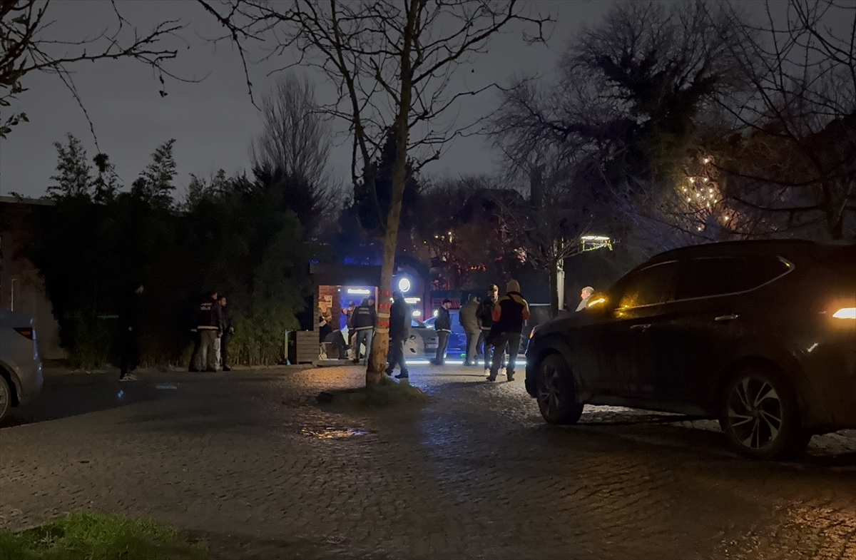 İstanbul'daki uyuşturucu ve fuhuş soruşturması kapsamında eğlence mekanında arama yapıldı
