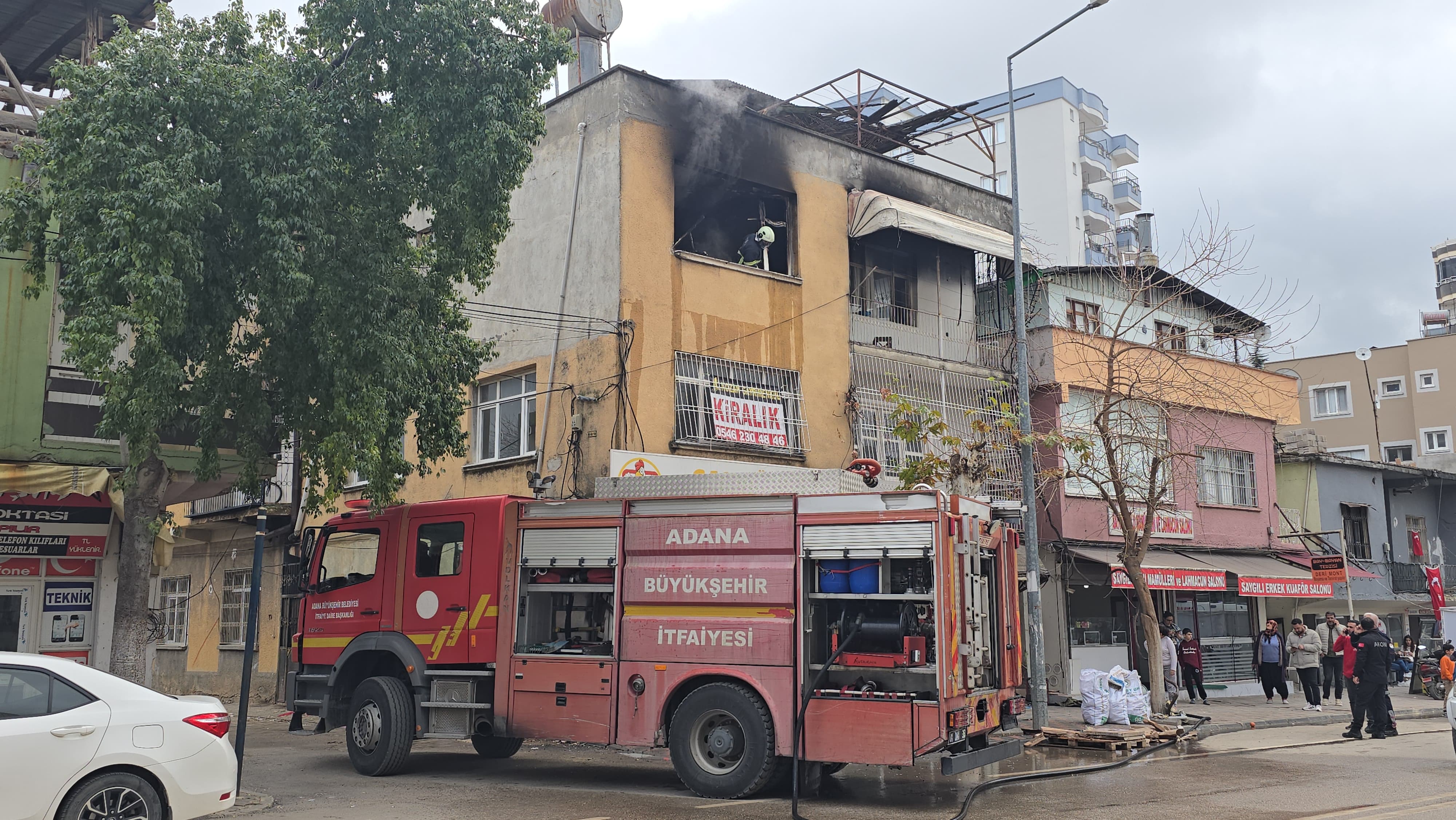 Kozan ilçesinde evde çıkan yangın söndürüldü