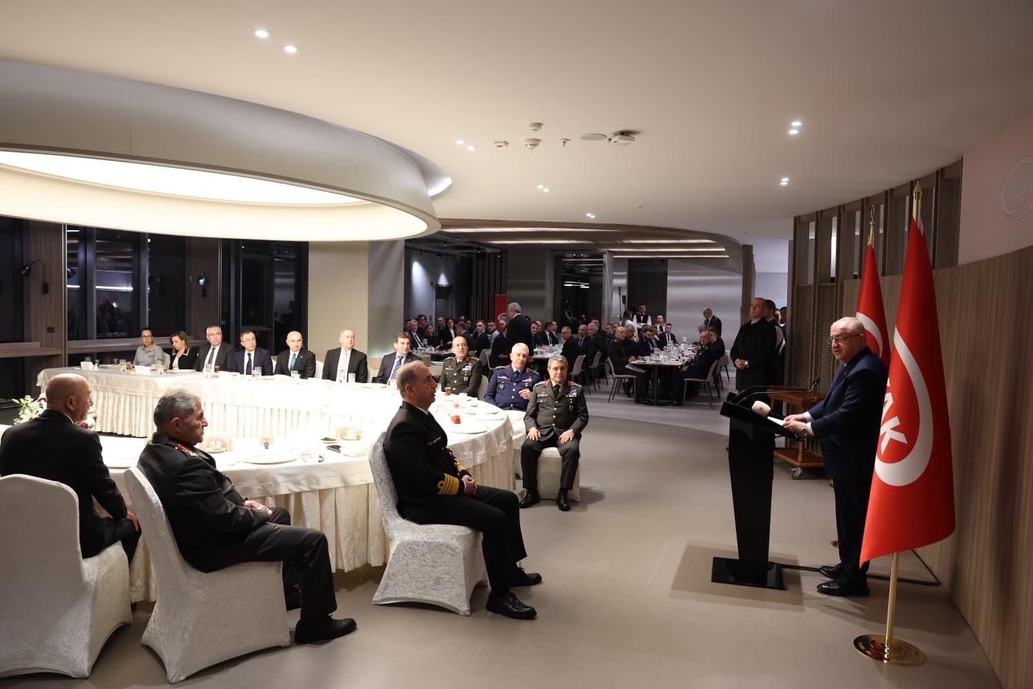 Bakan Güler, OYAK Yönetim Kurulu Başkanı Aksakallı ve beraberindekilerle iftarda buluştu