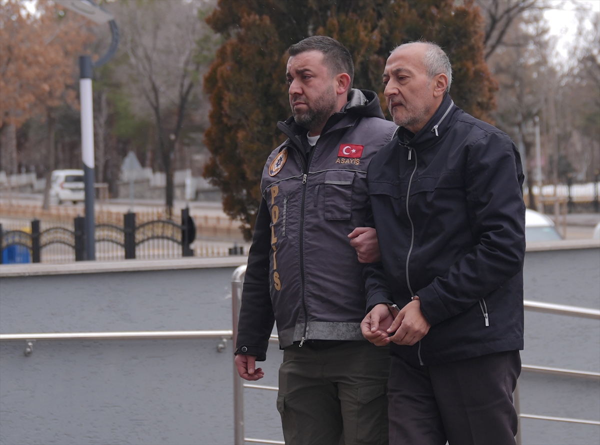 Erzurum'da eczaneye saldırı anı güvenlik kamerasınca kaydedildi