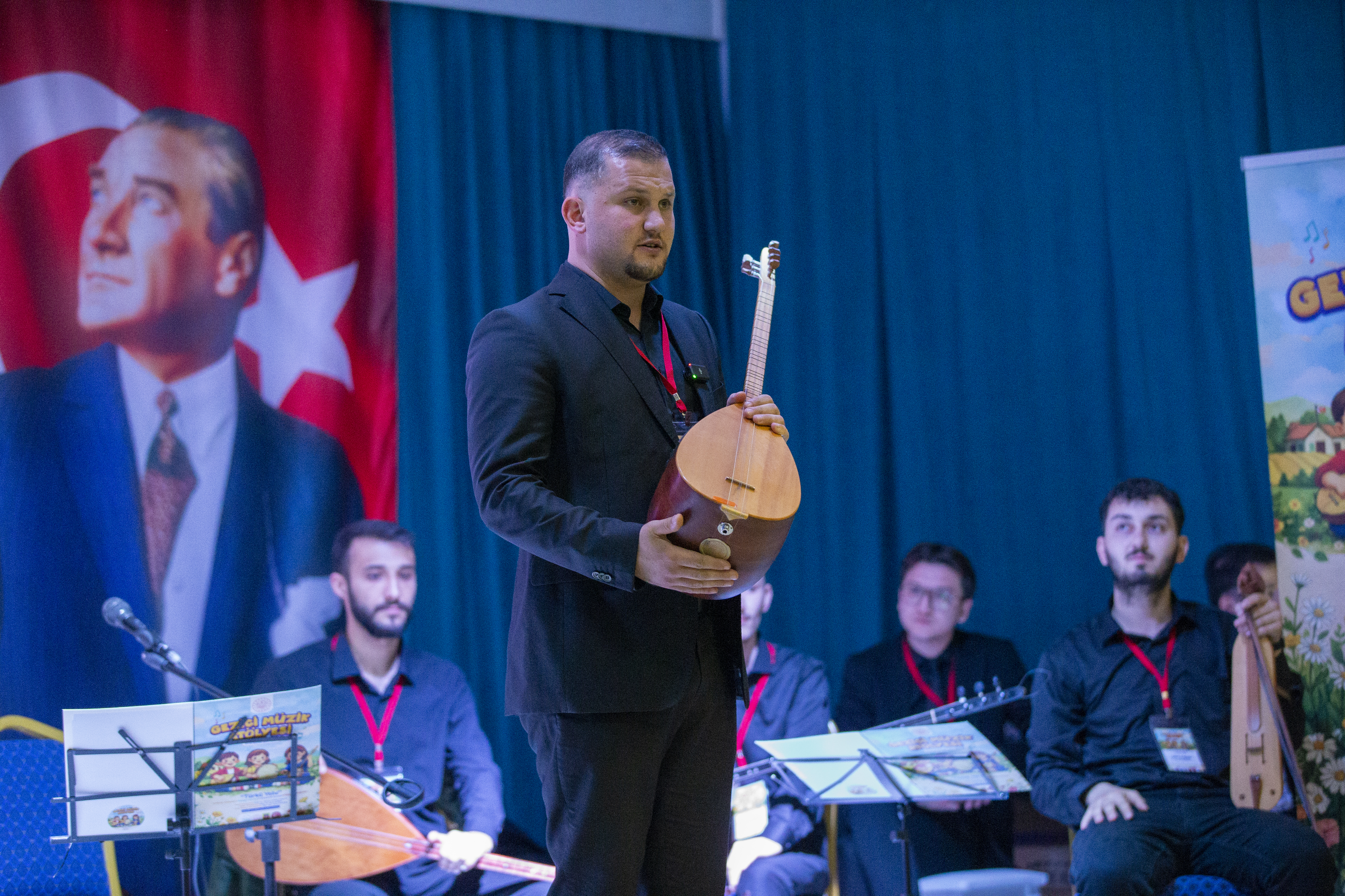 Gezici Müzik Atölyesi köy köy dolaşıp türkü öğretiyor