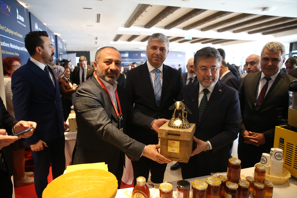 Bakan Yumaklı, Kastamonu'da 'Uluslararası Çiftçi Örgütleri Çalıştayı ve Forumu'nda konuştu: