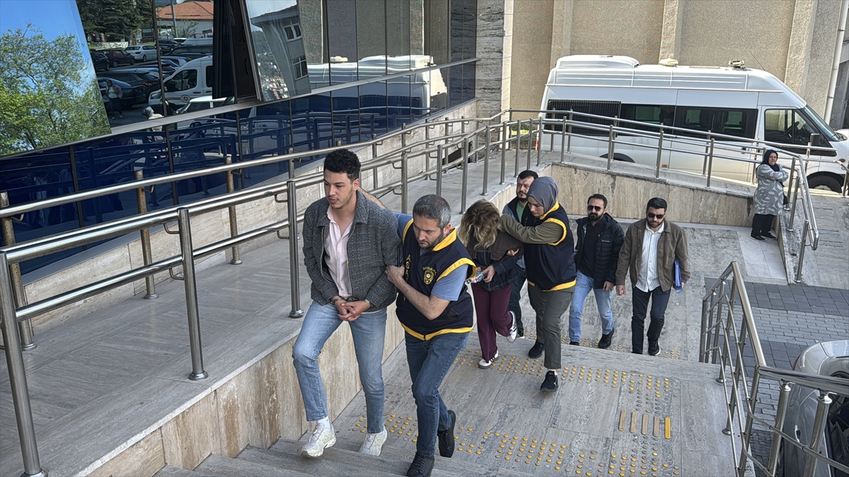 Zonguldak'ta 'ev sahibi yapma' vaadiyle dolandırıcılık yaptıkları iddiasıyla 2 şüpheli yakalandı