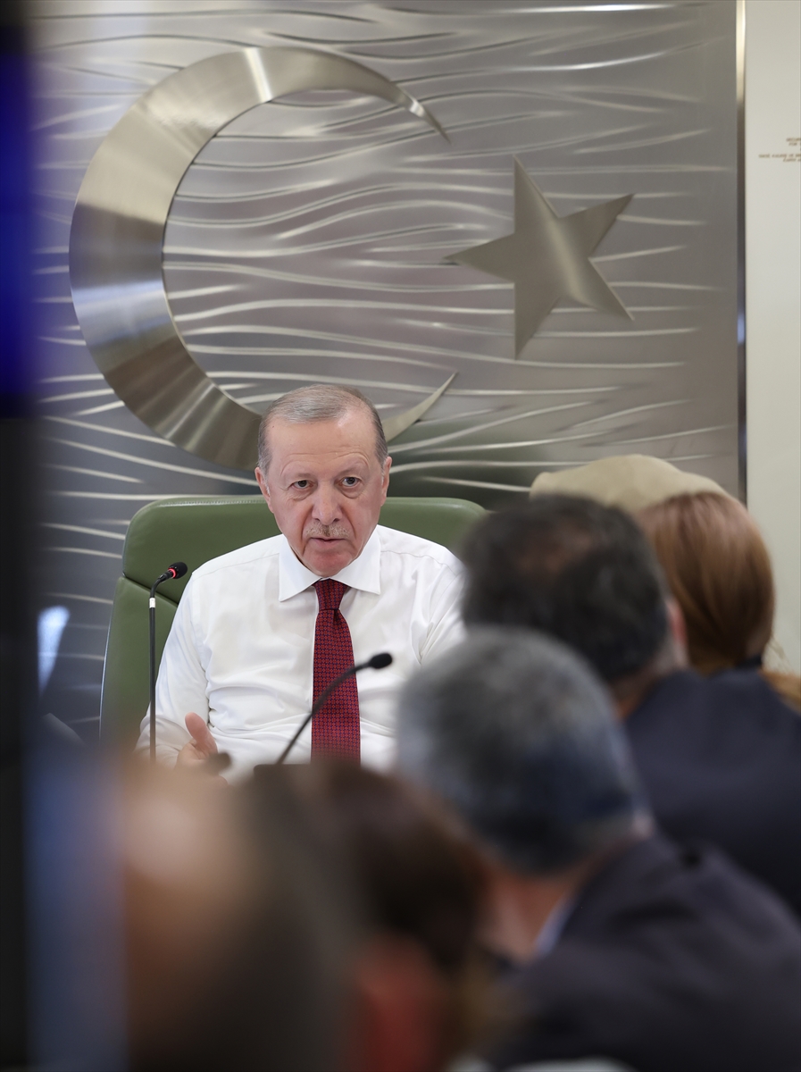 Cumhurbaşkanı Erdoğan, Kazakistan dönüşü uçakta gazetecilerin sorularını yanıtladı: (1)