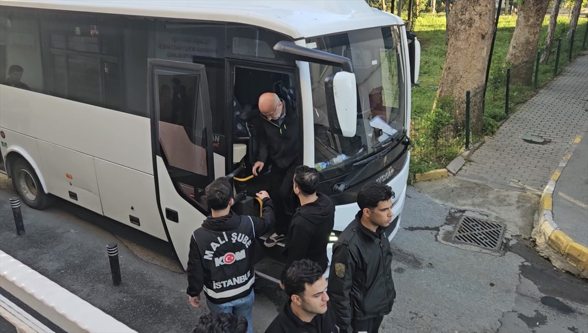 'İmamoğlu çıkar amaçlı suç örgütü' soruşturmasında gözaltına alınan 12 zanlı adliyeye sevk edildi